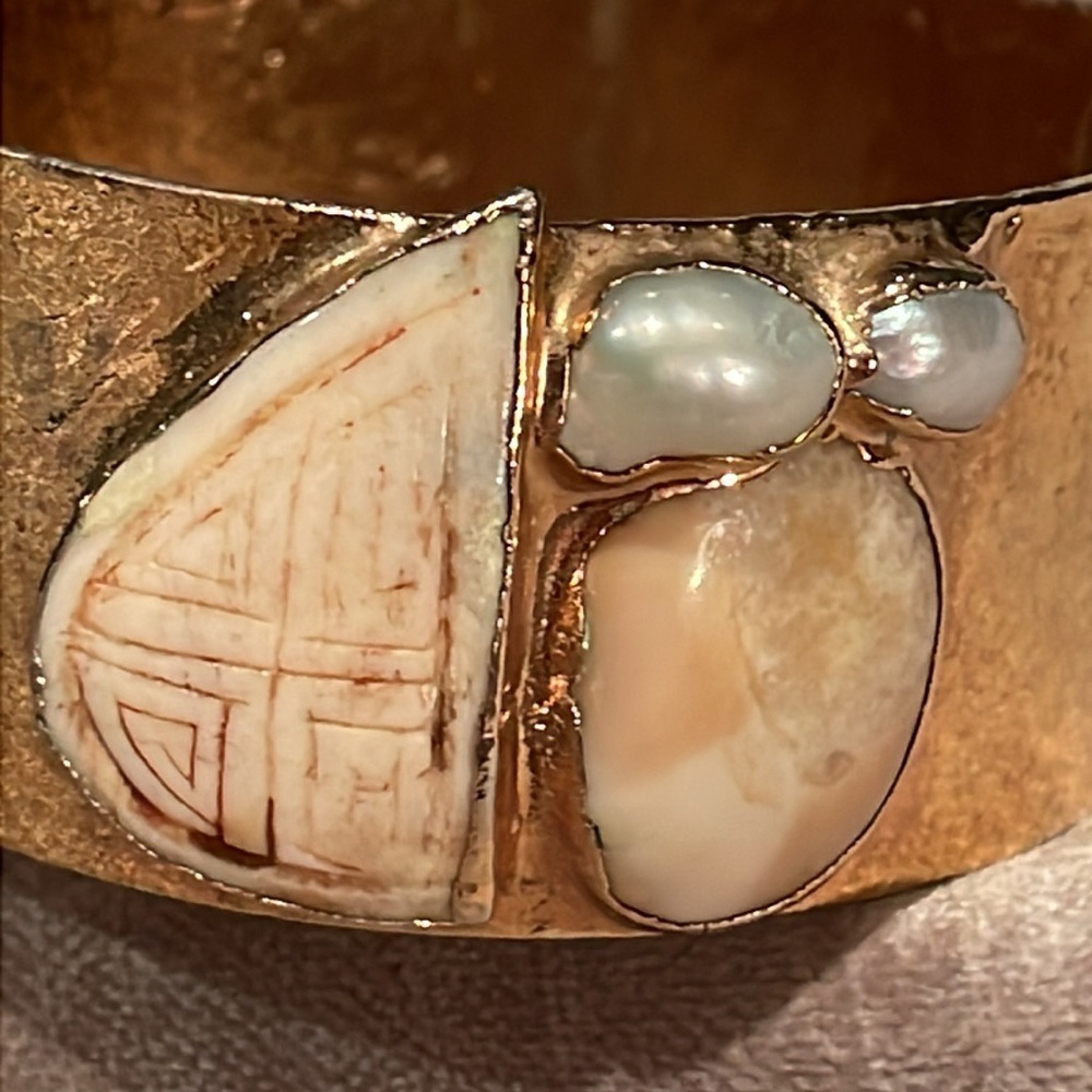 Chunky Biwa Pearl, Quartz & Tigers Eye Cuff Bracelet - Picture 4 of 12